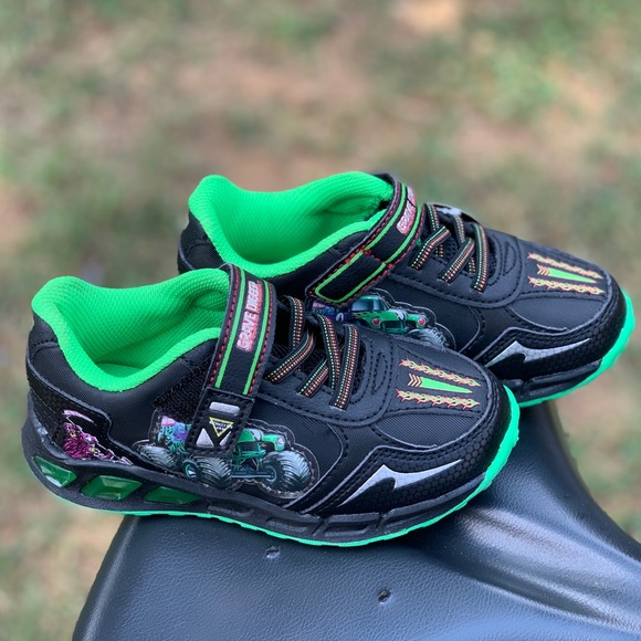 Monster Jam Grave Digger Toddler Boy Light Up Shoe - Picture 7 of 10